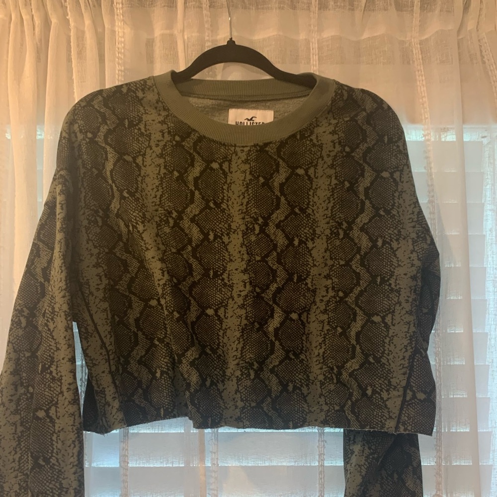 Cropped Snakeskin Crewneck